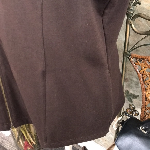 Chicos weekends 🌹 size 2 pleated deep rich chocolate brown vest With pockets - Picture 4 of 9